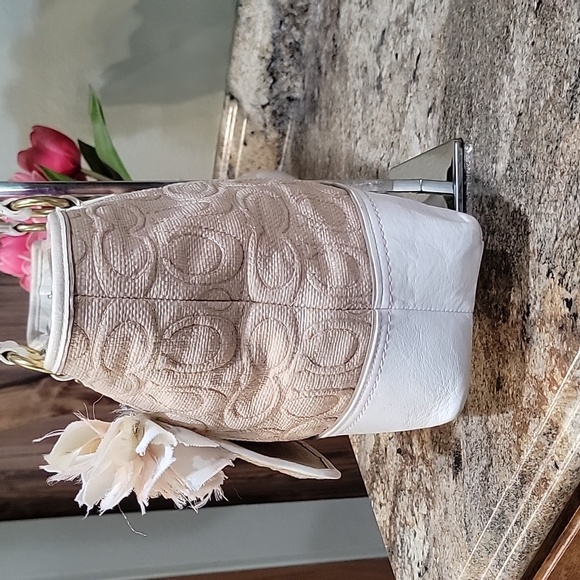 Coach EUC  Poppy Signature Pop straw cream/white leather Tote - Picture 4 of 14